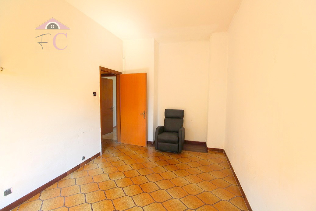 narni piano rialzato luminoso comodo ai servizi 14.jpg